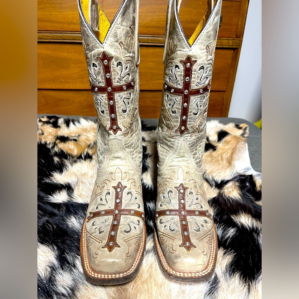 COPY - Cavenders 7.5 boots gently worn